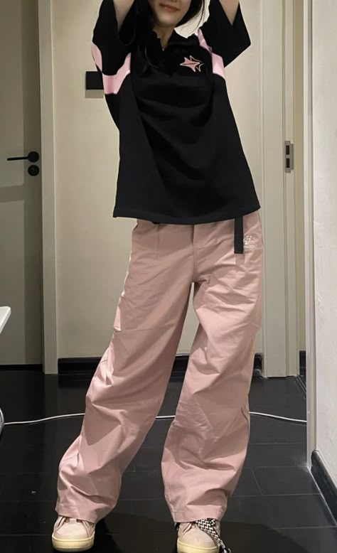 Tomboy Pink Outfits, Pink Outfits Tomboy, Pink Tomboy Outfit, Pink Tomboy, 90s Japan Fashion, Girls Fit, Tomboy Outfits, Tomboy Style Outfits, Easy Trendy Outfits