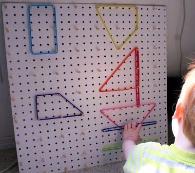 DIY Pegboard toy - so smart! I'm totally doing this for Noah when he's a little older Diy Peg Board, Pegboard Craft Room, Diy Pegboard, Diy Toddler Toys, Maker Fun Factory, Crafts Easy Diy, Pegboard Ideas, Peg Boards, Game Room Kids