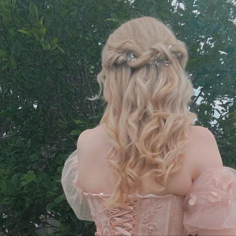 Corset Dress Aesthetic, Baked Bbq Chicken Breast, Easy Baked Bbq Chicken, Cottagecore Hairstyles, Princess Cottagecore, Bbq Chicken Breast Recipe, Princess Oc, Cottagecore Hair, Cottagecore Girl