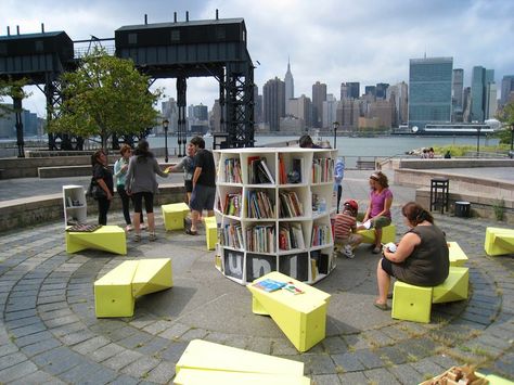 The Uni Project, a portable reading room that moves around New York City. It consists of many cubes that can be transported easily and set up in various configurations, right on the street. It's "dedicated to expanding a culture of learning beyond the walls of schools and libraries and into public space" and is referred to as a "walk-up learning space." Very mobile indeed! Street Library, Urban Ideas, Henning Larsen, Urban Intervention, Urban Landscape Design, Public Space Design, Renzo Piano, Urban Furniture, Street Furniture