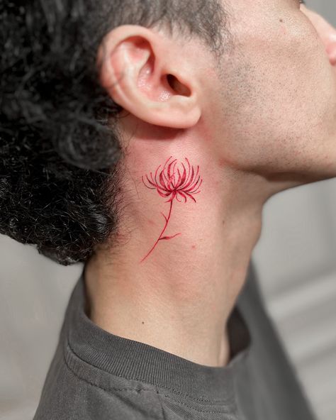 spider lily 💉🩸 - - - - #viseu #viseutattoo #girltattoo #geek Red Spider Tattoo, Red Japanese Tattoo, Hs Tattoo, Tokyo Ghoul Flower, Red Spider Lily Tattoo, Red Tiger Lily, Lilly Flower Tattoo, Spider Lily Tattoo, Tiger Lily Tattoos