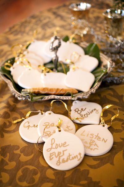 Love this idea - for the "guest book" have everyone write a short piece of advice to the couple on the front of an ornament and sign their name on the back. These ornaments can have their own little tree and the advice will be read by the couple every year while decorating :) Christmas Brunch Decorations, Beach Wedding Groom, Brunch Decor, Winter Wedding Guests, December Wedding, Christmas Brunch, Winter Wedding Inspiration, Winter Wonderland Wedding, Wedding Ornament