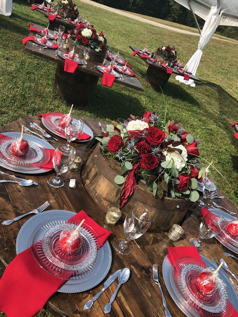 Apple Red Wedding Ideas, Red White And Blue Wedding Flowers, Red White Silver Wedding, Wedding Candy Apples, White And Blue Wedding Flowers, Fall Wedding Red, Red Rustic Wedding, Mexican Wedding Centerpieces, Apple Red Wedding