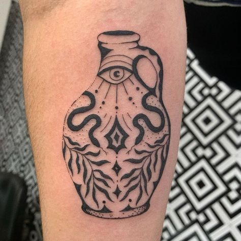 MERRIN on Instagram: “Groovy jug for Marissia, thank you so much! I am still getting through this round of bookings. Keep an eye on your emails ** Done at…” Christmas Horror Art, Vase Tattoo, Round Tattoo, Christmas Horror, Cool Tattoo, Gemini Tattoo, Petite Tattoos, Black Ink Tattoos, Word Tattoos