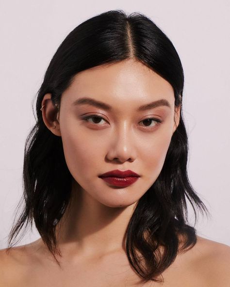 The Rough Lip Look Tutorial #kbeauty #frenchbeauty #beauty #makeup #lipstick Lipstick Dark Red, New Makeup Ideas, Long Hair Models, Dark Lipstick, Smink Inspiration, Beauty Make-up, French Beauty, Trendy Makeup, Braids For Long Hair