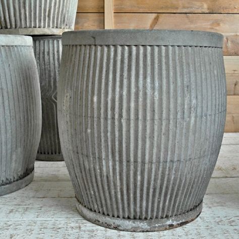 Fluted metal planters owe their design to the barrel shapes of Victorian-era laundry tubs. (In those pre-wringer days, lightweight zinc wash tubs were easi Farm Porch, Vineyard Garden, Front Door Planters, Kitchen Bars, Zinc Planters, Front Landscape, Galvanized Planters, Metal Pail, Galvanized Tub