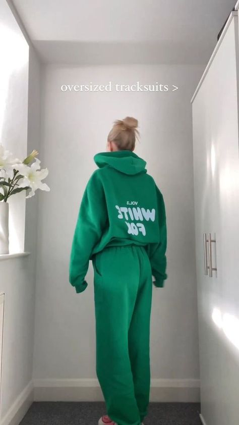 Nike Tracksuits Woman, Sweatsuit Outfits Women, Tracksuit Women Fashion, Sweat Set Outfits, Tracksuit Outfit Women, Fitness Fashion Active Wear, Fame Clothes, Sweat Suits Outfits, Sweatsuit Outfits