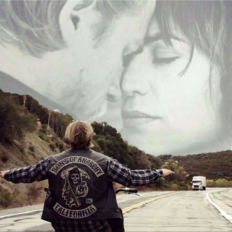 Reunited at last :) OMG hardcore love right there... Wish Wendy woulda just F#€king died, whose with me??? (Jax and Tara)((Forever)) Jax And Tara, Maggie Siff, Witcher Wallpaper, Sons Of Anarchy Motorcycles, Sons Of Anarchy Samcro, Son Of Anarchy, Double Exposition, Last Ride, Jax Teller