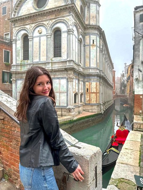 Venice Pose Ideas, Venice Italy Photo Ideas, Western Europe Aesthetic, Venice Instagram Pictures, Venice Picture Ideas, Italy Picture Ideas, Italy Instagram Pictures, Venice Photo Ideas, Italy Pics