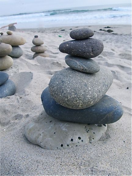 Bring beach rocks home and glue them together to create some whimsy in the garden or landscape. Beach Centerpiece, Rock Stacking, Stacked Rocks, Beach Centerpieces, Zen Rock, Seaside Garden, Rock Sculpture, Balance Art, Coastal Gardens