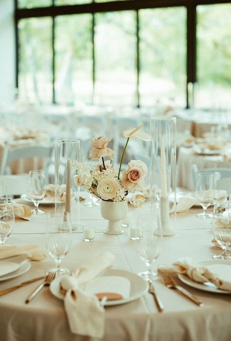 Neutral Wedding Flowers Bud Vases, White And Beige Wedding Centerpieces, Minimal Wedding Centerpieces, Neutral Wedding Ideas, White Wedding Reception Decor, All White Wedding Reception, Wedding Flowers Neutral, White Anthurium, Blush Ranunculus