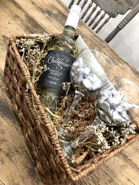 Baskets With Wine Bottles, Bridal Shower Gift Ideas For The Bride Diy Wine Baskets, Wine Hampers Baskets, Wedding Wine Gift Basket Ideas, Wine Glass Basket Gift Ideas, Personalized Wine Gift Basket, Champagne Glasses Gift Box Ideas, Wine Bottle And Glasses Gift Basket, Wine Glasses Gift Basket