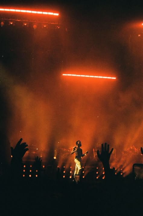 Childish Gambino Performing, Redbone Childish Gambino Aesthetic, Childish Gambino Aesthetic Wallpaper, Music Performance Aesthetic, Rap Music Aesthetic, Childish Gambino Wallpapers, Performing Aesthetic, Performer Aesthetic, Childish Gambino Aesthetic