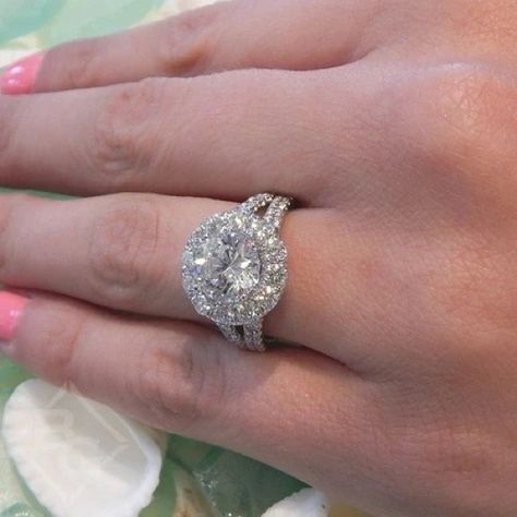 Simulated Diamond 925 Stamped Engagement Rings On Hand, Rings On Hand, Large Diamond Rings, Big Wedding Rings, Engagement Ring On Hand, Fine Engagement Rings, Solitaire Rings, Beautiful Wedding Rings, Diamond Halo Engagement Ring