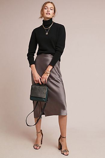 Bias Satin Skirt Minimalist Fall Outfit, Minimalist Fashion Fall, Midi Wrap Skirt, Patterned Midi Dress, Beige Blazer, Slip Skirts, Satin Midi Skirt, Outfit Inspiration Fall, Skirt Midi