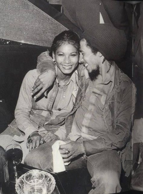 Bob Marley & Girlfriend Image Bob Marley, Bob Marley One Love, Marley Family, Bob Marley Legend, Bob Marley Pictures, Marley Quotes, Reggae Bob Marley, Peter Tosh, Jah Rastafari