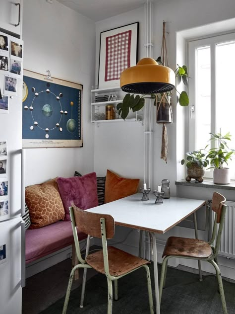 Retro Apartment, Stockholm Apartment, Vintage Apartment, Country House Interior, Interior Vintage, Elle Decoration, Decor Studio, Retro Home, Front Room