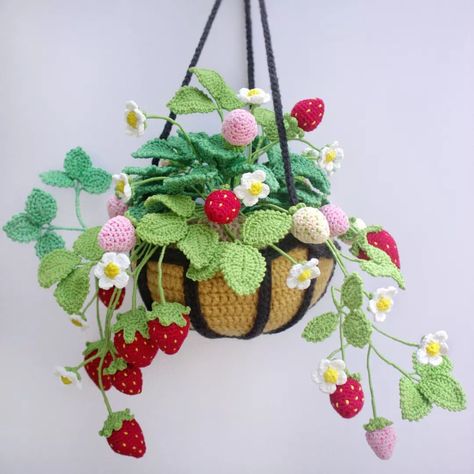 Crochet by Zia | I have 3 types of strawberry plants now 🙈 and working very very slowly for the pattern 😎 But, I'm not sure if I'll include the "big"… | Instagram Types Of Strawberries, Strawberry Crochet, Strawberry Plant, Strawberry Planters, Crochet Strawberry, Crochet Fruit, Crochet Plant, Strawberry Plants, Creative Activities For Kids