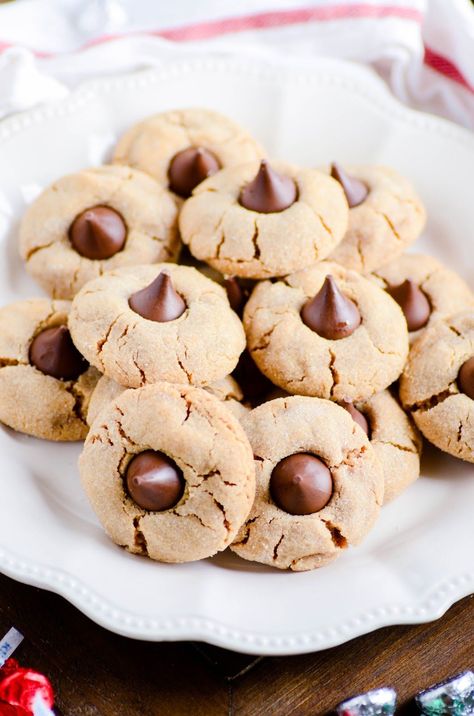 Made with 4 simple ingredients, these peanut butter blossoms are the perfect addition to your holiday cookie plate! Peanut Butter Blossoms Recipe, Peanut Butter Blossom, Butter Blossoms, Once Upon A Chef, Peanut Butter Blossom Cookies, Gluten Free Cookie Recipes, Blossom Cookies, Peanut Butter Blossoms, Gluten Free Peanut Butter