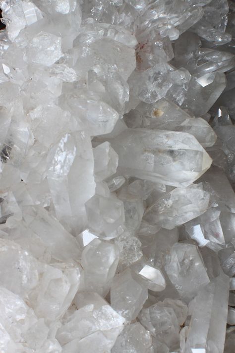 Crystal Background, Quarts Crystal, Crystal Aesthetic, Crystal Magic, Meditation Stones, White Crystals, Aesthetic Colors, Minerals And Gemstones, Dreamy Art