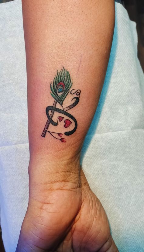 #K.s. letter #tattoo designs #peacock feather #tattoo designs #bansuri #tattoo designs with #girl hend #best #tattoo studio #Prince #tattoo studio #Raipur Chhattisgarh #appointment 9589557355 Bansuri Tattoo, Font Tato, 7 Tattoo, K Tattoo, Prince Tattoos, Peacock Feather Tattoo, Hand Tattoos For Girls, Feather Tattoo Design, Anklet Tattoos