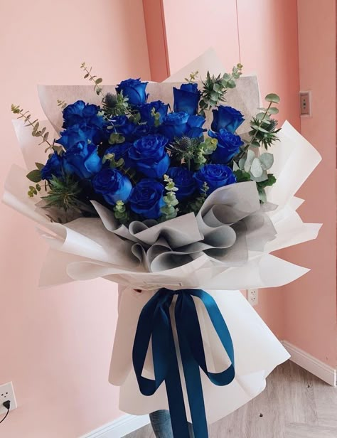 Rose Blu, Man Bouquet, Roses Bouquet Gift, Blue Flowers Bouquet, Graduation Bouquet, Royal Blue Flowers, Graduation Flowers, Luxury Flower Bouquets, Flower Bouquet Diy