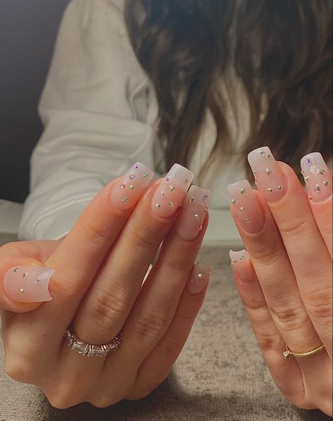 Nude Nails With Crystals, Short Gel Nails, Clear Nails, Crystal Nails, Pretty Acrylic Nails, Nail Designs Summer, Nude Nails, Nails Nailart, Simple Nails