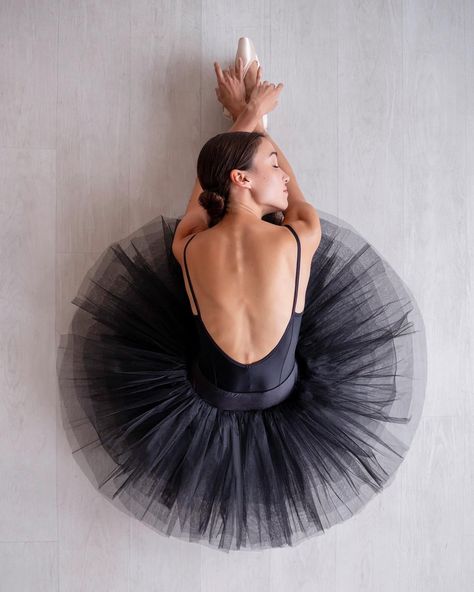 Ballet Senior Pictures, Ballet Photography Poses, Ballerina Photography, Ballerina Poses, Ballet Dance Photography, Ballet Images, Dance Picture Poses, Dance Photo Shoot, Dancer Photography