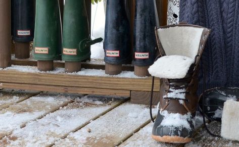 wooden boot and mitten rack Mitten Drying Rack, Drying Rack Ideas, Diy Drying Rack, Crib Spring, Glove Dryer, Diy Mittens, Old Cribs, Diy Rack, Diy Coat Rack