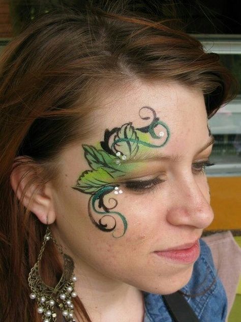 Party Makeup Green Eyes, Poison Ivy Makeup, Nature Costume, Fairy Make-up, Mother Nature Costume, Fairy Face Paint, Poison Ivy Costume, Fantasy Make-up, Ivy Costume