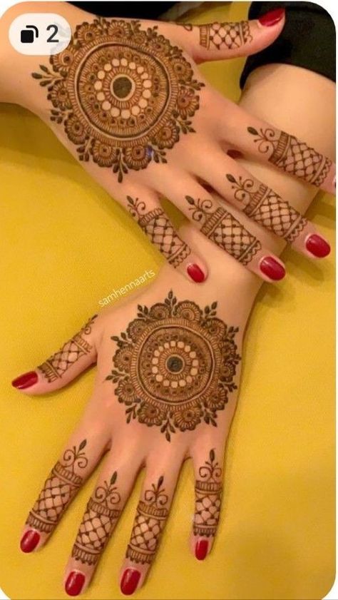 Round Mehndi Designs, Fingers Mehndi Designs, Hand Circle, Round Mehndi, Tikki Mehndi, Front Mehndi Design, Khafif Mehndi Design, Circle Mehndi, Henna Tattoo Hand