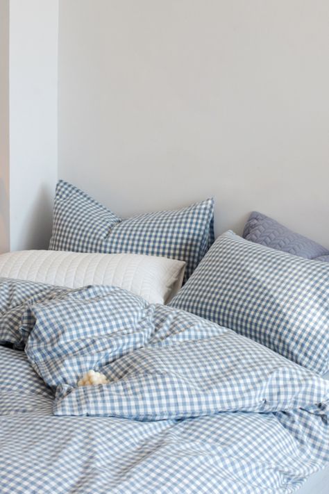 Transform your dorm room or cottage into a serene escape with this stunning gingham bedding set! With its cozy cotton material and eye-catching design, it's the perfect addition to your 2024 trending style. Don't miss out on the opportunity to make your space unforgettable - Grab 20% off your first order! Bedding Ideas Dorm, Light Blue Gingham Bedding, Blue Checkered Bedding, Blue Gingham Bedding, Cute Bedding Sets, Bed Color Combinations, Scandi Bedding, Blue Duvet Bedroom Ideas, Gingham Bedding Aesthetic