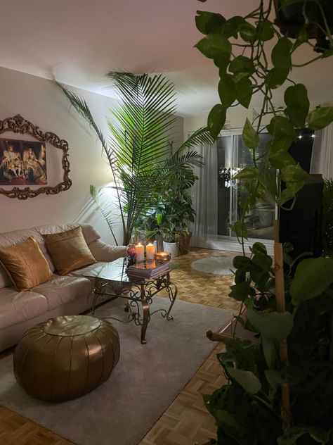 Boho Room Astethic, Taurus Home Decor, Taurus Interior Design, Jungle Apartment Aesthetic, Taurus Home Aesthetic, Plant Apartment Aesthetic, Jungle Apartment, Art Aesthetic Painting, Decoration Plants