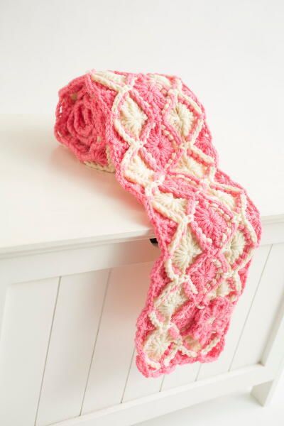 A Bavarian Stitch How-To by I Like Crochet Bavarian Crochet Patterns, Bavarian Crochet, Advanced Crochet Stitches, Crochet Cowl Free Pattern, Scrap Yarn Crochet, Advanced Crochet, Crocheted Scarf, Simple Crochet, Crochet Stitches Video