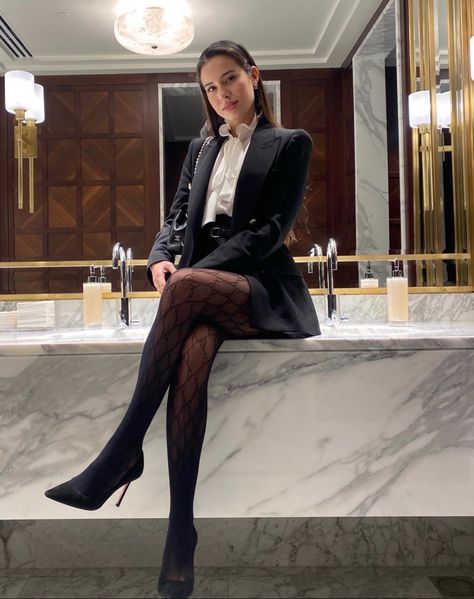 Gucci Work Outfit, Patterned Pantyhose Outfit, Black Tights Office Outfit, Heels With Black Tights, Business Couture, Style Genres, Gucci Tights Outfit, Patterned Tights Outfit, Tar Monster