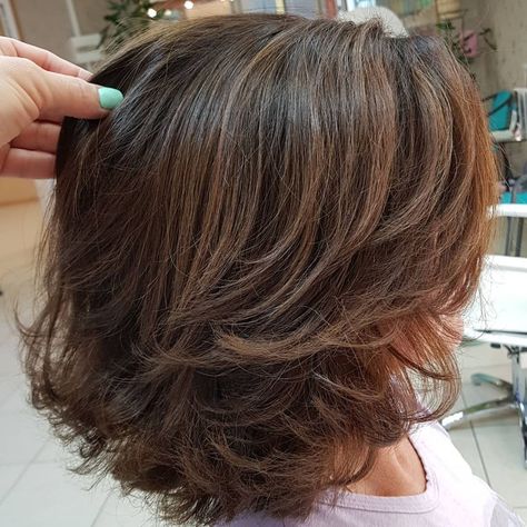 Medium Length Haircut With Flipped Layers Brown Layered Hair, Layered Thick Hair, Thick Hair Cuts, Medium Layered Haircuts, Medium Length Hair With Layers, Short Layered Haircuts, Hair With Layers, Haircuts For Medium Hair, Penteado Cabelo Curto