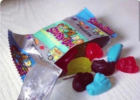 26 pics to take you back to your childhood - Feels Gallery Scooby Doo Gummies, Scooby Doo Fruit Snacks, Oreo Cereal, Gummy Snacks, Push Up Pops, Best Granola, Scooby Snacks, Fruit Snacks, 90s Kids