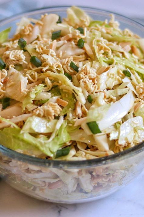 Million Dollar Cabbage Salad, Chinese Cabbage Salad, Napa Cabbage Salad, Ramen Noodle Salad, Cabbage Salad Recipes, Different Salads, Vegetable Salad Recipes, 5 Ingredient Dinners, Wfpb Recipes