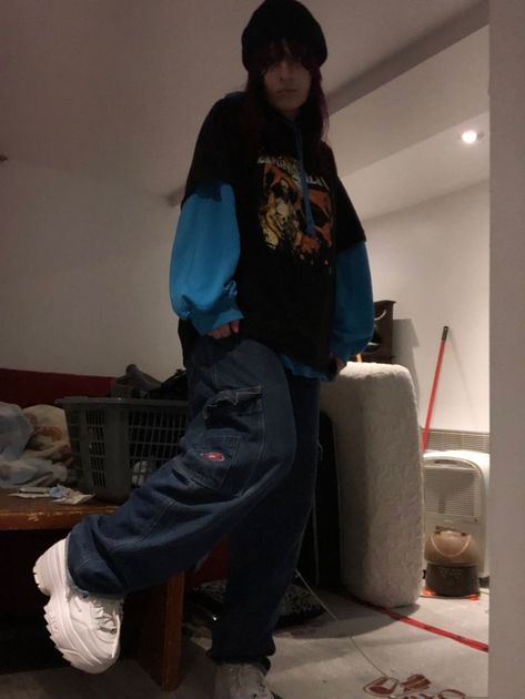 Skater Fashion Aesthetic, Grunge Baggy Outfits, 90s Skater Fashion, Baggy Skater Style, Skater Outfits, Skater Girl Outfits, Baggy Clothes, Skating Outfits, Swaggy Outfits