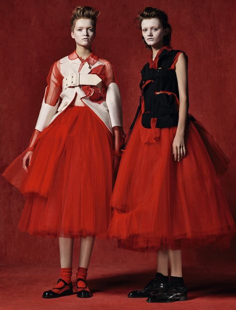 Rei Kawakubo Comme Des Garcons, Craig Mcdean, Anti Fashion, Rei Kawakubo, Layered Tulle Skirt, Retro Mode, Costume Institute, Mode Inspiration, Helmut Lang