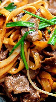 Chow Fun Noodles, Beef Chow Fun, Chow Fun Recipe, Chow Fun, Asian Stir Fry, Asian Noodle Recipes, Chinese Noodles, Fried Noodles, Asian Noodles