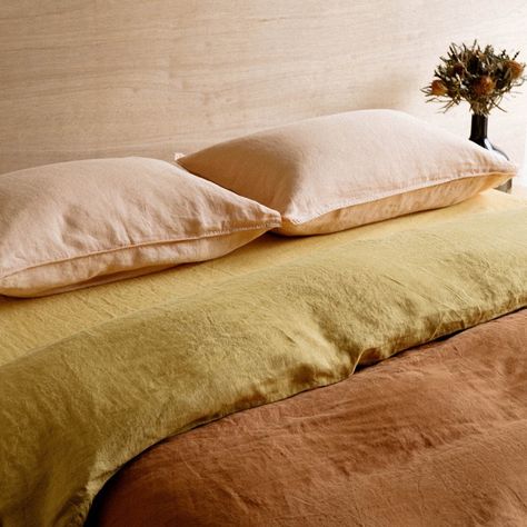 Morrow Soft Goods on Instagram: “We curate Pairings - of unexpected color combinations - to help ease the challenge of choosing the right colors for you - we hope it…” Linen Color Palette, Unexpected Color Combinations, Yellow Sheets, Colorful Bedding, Natural Bedding, Summer Bedding, Linen Color, Linen Sheets, Bed Styling