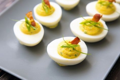 Bacon Deviled Eggs 2| The Missing Lokness Boiled Egg Plating Ideas, Egg Plating, Food Setup, Stuffed Eggs, Simple Healthy Meals, Presentation Food, Refreshing Recipes, Devilled Eggs, Bacon Deviled Eggs