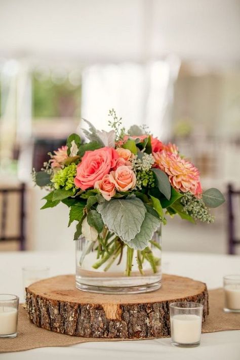 Preppy Farm Wedding Centerpiece / http://www.himisspuff.com/rustic-wedding-centerpiece-ideas/4/ Amazing Wedding Centerpieces, Preppy Wedding, Simple Wedding Centerpieces, Tafel Decor, Wedding Floral Centerpieces, Rustic Wedding Centerpieces, Coral Wedding, Rustic Country Wedding, Deco Floral