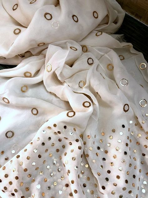 All Over Golden Mukaish Dupatta Mukaish Dupatta, Chikankari Dupatta, Embroidery Suits Punjabi, Lucknowi Chikankari, Hand Beaded Embroidery, Girls Long Dresses, Punjabi Outfits, Hand Painted Fabric, Traditional Indian Outfits