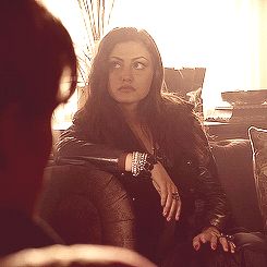 Faye Chamberlain Gif, Faye Chamberlain, Hayley Marshall, Phoebe Tonkin, Mona Lisa, Gif, Twitter, Quick Saves