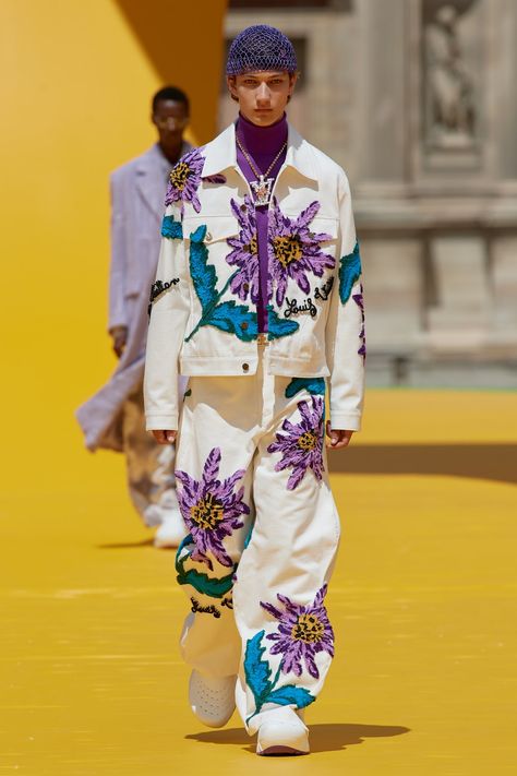 Louis Vuitton Spring 2023 Menswear Collection | Vogue Lv Fashion Show, Louis Vuitton Fashion Show, Paris Fashion Week Runway, Louis Vuitton Collection, Lv Fashion, Men Fashion Show, Louis Vuitton Fashion, Quirky Fashion, Louis Vuitton Men