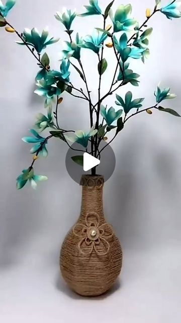 Make A Vase Craft Ideas, Flower Vase Decoration Ideas Home Decor, Cardboard Vase Template, Paper Vase Diy How To Make, Vase Paper Craft, Paper Flower Vase Diy, Handmade Vase Ideas, Flower Vase Crafts Diy Projects, Paper Vase Craft