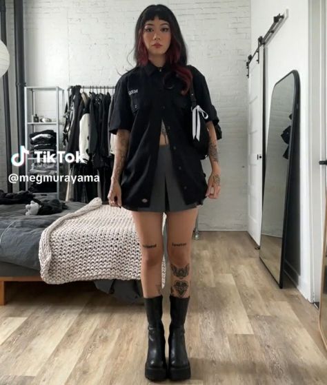 Alt Short Outfits, Grunge Festival Outfit, Black Shorts Outfit Summer, Black Outfit Grunge, Modern Workwear, Black Shorts Outfit, Alt Fits, Summer Grunge, Corporate Goth