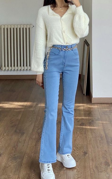 Bell Bottom Jeans Outfit Winter, Outfits With Bell Bottom Jeans, Jeans Outfit Korean, Bell Bottom Jeans Outfit, Flare Jeans Outfit, Cotton Pants Women, Jeans Outfit Winter, Outfit Korean, Bottom Jeans